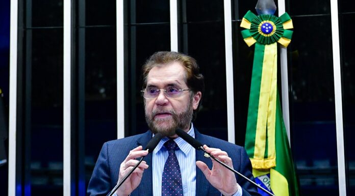 Senador Plínio afirma que feminicídio aumenta no país porque não é discutido nas escolas