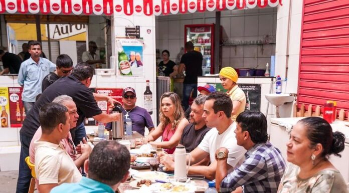 Em visita à Feira Central de CG, vice-governador dialoga com feirantes e reforça compromisso do Governo em fortalecer categoria