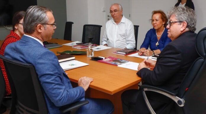 João Azevêdo apresenta potencialidades da Paraíba e discute possibilidades de atração de investimentos com embaixador do Azerbaijão