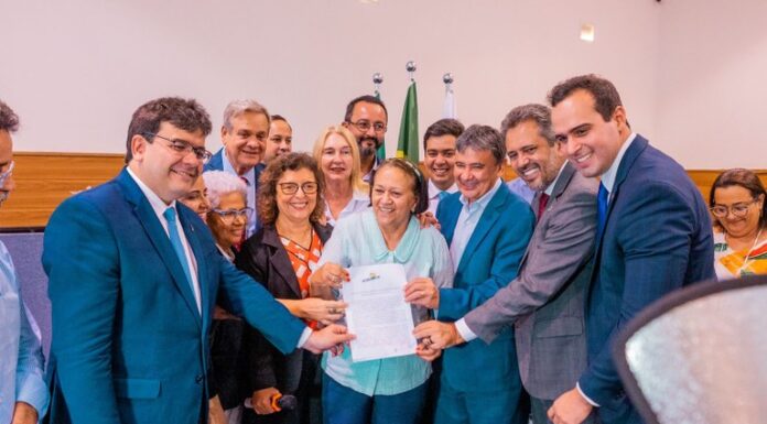 PB assina pacto pela busca ativa de pessoas em condição de pobreza durante reunião do Consórcio Nordeste