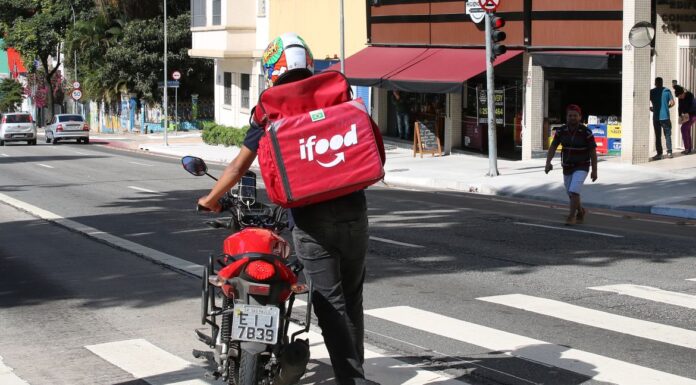Ifood assina compromisso com MPF após tentar desmobilizar entregadores