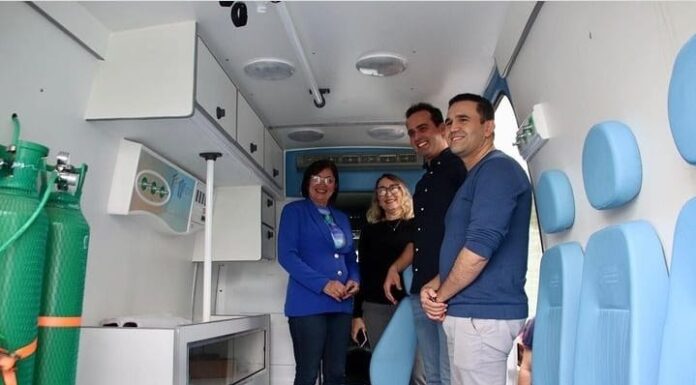 Vice-governador entrega ambulância do Programa Coração Paraibano ao Hospital Regional de Queimadas
