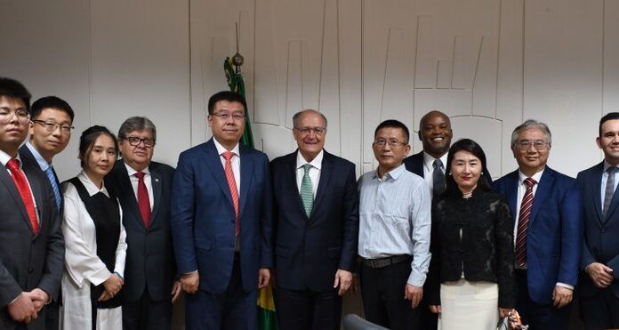 João Azevêdo se reúne com Geraldo Alckmin e consolida implantação de fábrica chinesa para a produção de insulina na Paraíba
