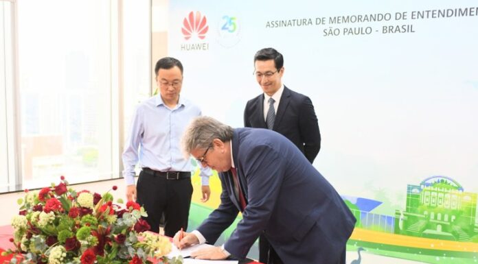 João Azevêdo firma parceria com empresa de tecnologia da China para qualificação profissional de 30 mil jovens na Paraíba