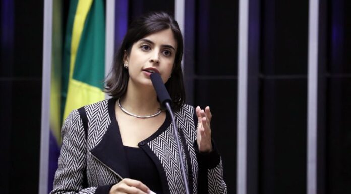 Câmara aprova prazo maior para pais e mães estudantes concluírem curso superior