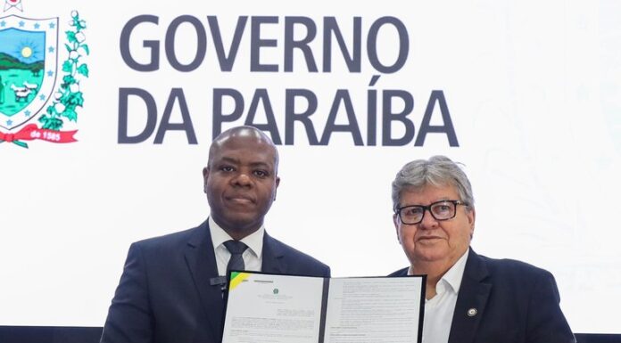 João Azevêdo oficializa adesão da Paraíba ao Plano Nacional da Pessoa com Deficiência