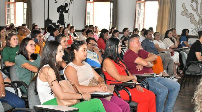 Secretaria de Saúde une humor e leveza em encontro para profissionais da saúde de Lagoa Seca