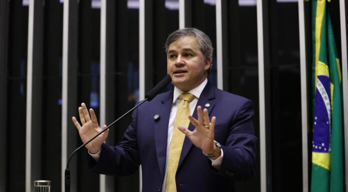 Dia Mundial do Autismo: Efraim Filho defende diálogo entre poder público, famílias e sociedade para avançar na inclusão