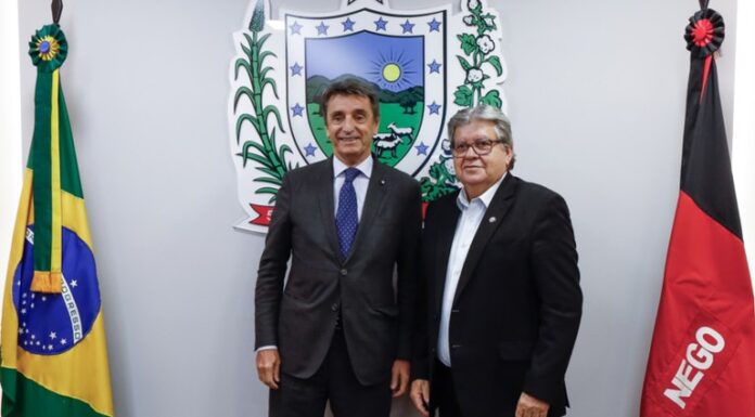João Azevêdo apresenta potencialidades e oportunidades de investimentos a embaixador da Itália