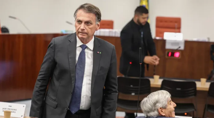 Prisão domiciliar: saiba o que Bolsonaro está proibido de fazer