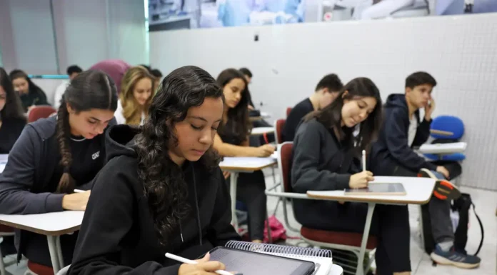 Fies 2025: divulgada lista de espera do segundo semestre
