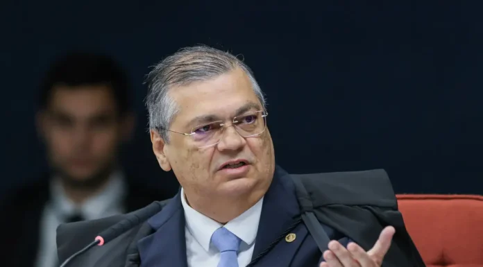 Dino manda PF investigar emendas parlamentares que somam R$ 694 mi