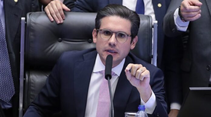 Motta diz que há limites para protestos e que o respeito à Mesa é inegociável