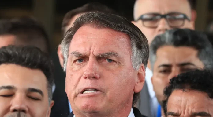 Defesa de Bolsonaro se diz surpreendida com indiciamento