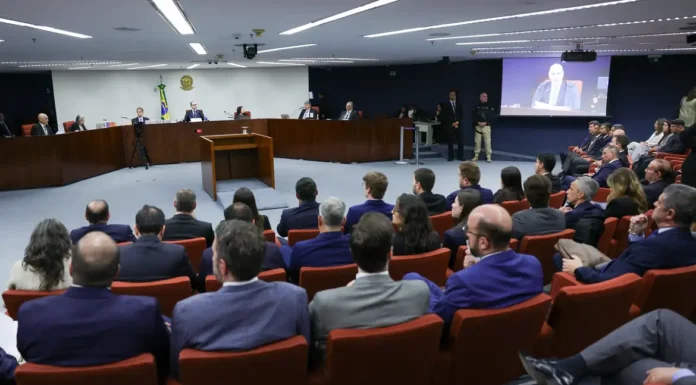 Saiba como foi o 1º dia do julgamento de Bolsonaro e mais sete réus