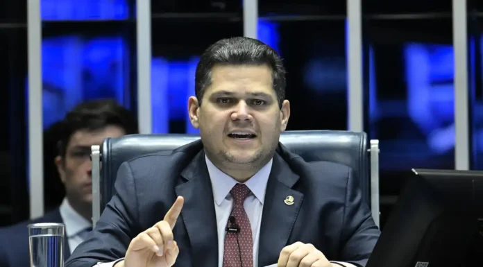Alcolumbre manda arquivar PEC da Blindagem após rejeição da CCJ