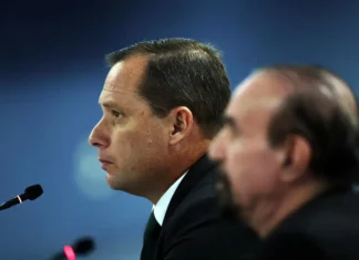 Moraes manda Cid tirar tornozeleira e cumprir pena em regime aberto