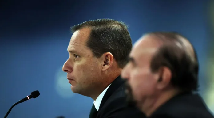 Moraes manda Cid tirar tornozeleira e cumprir pena em regime aberto