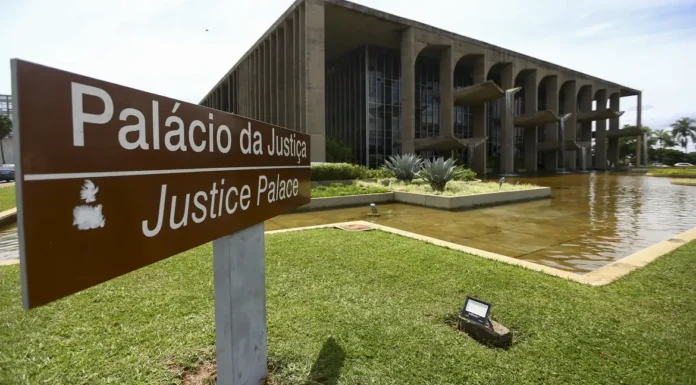 Ministério diz ao STF que já tomou medidas para intimar Figueiredo