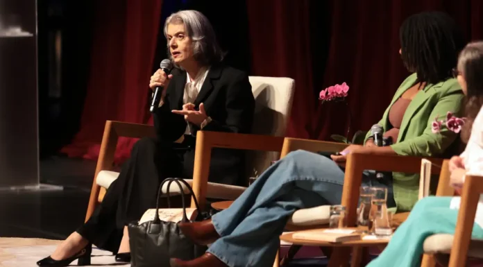Todos sabem minha posição sobre mulheres no STF, diz Cármen Lúcia