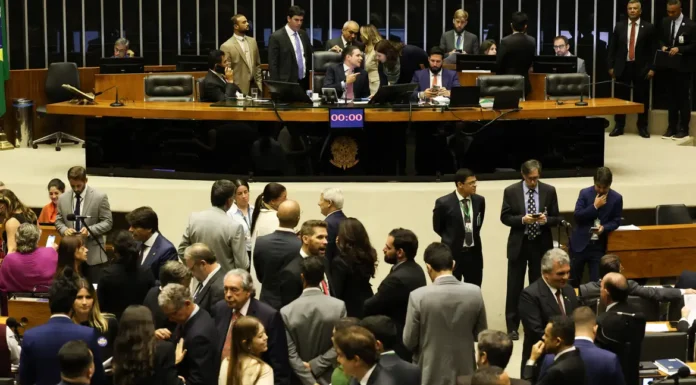 Câmara aprova projeto que dificulta abortos legais em crianças