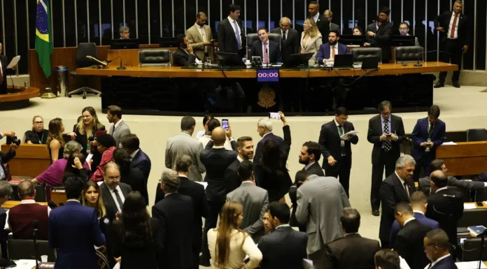 Motta adia votação de PL Antifacção para terça-feira (18)