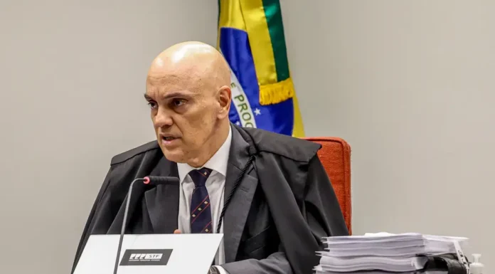 Moraes manda comunicar TSE sobre inelegibilidade de Bolsonaro