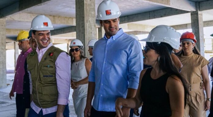 Lucas Ribeiro visita obras do Hospital da Mulher de CG e destaca avanço da construção