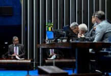 Aprovada atuação do serviço social nos hospitais públicos; texto vai à sanção