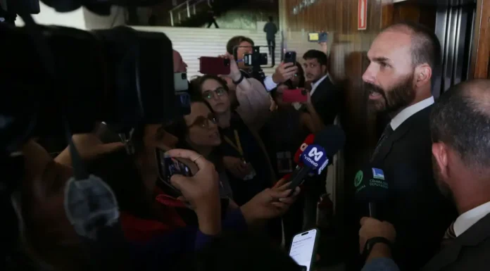 Por unanimidade, STF torna Eduardo Bolsonaro réu por atuação nos EUA