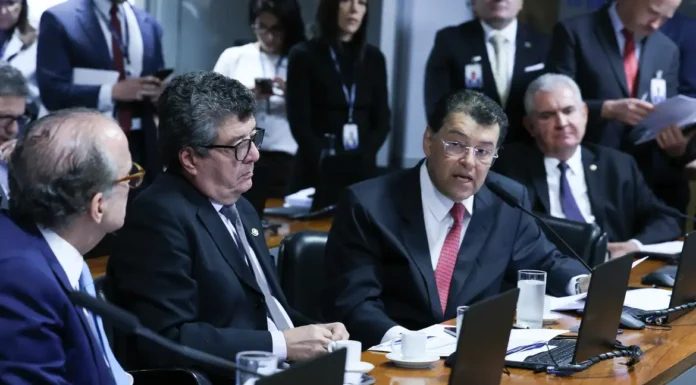 Comissão do Senado aprova aumento da taxação de fintechs e bets