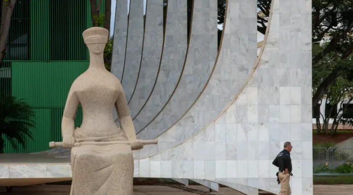 Moraes vota para condenar cinco PMs do DF a 16 anos de prisão