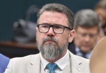 Projeto repassa ao empregado a responsabilidade pelo recolhimento de encargos trabalhistas