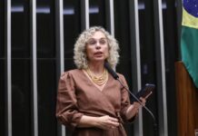 Comissão aprova ampliação da licença-paternidade para pais de bebês prematuros