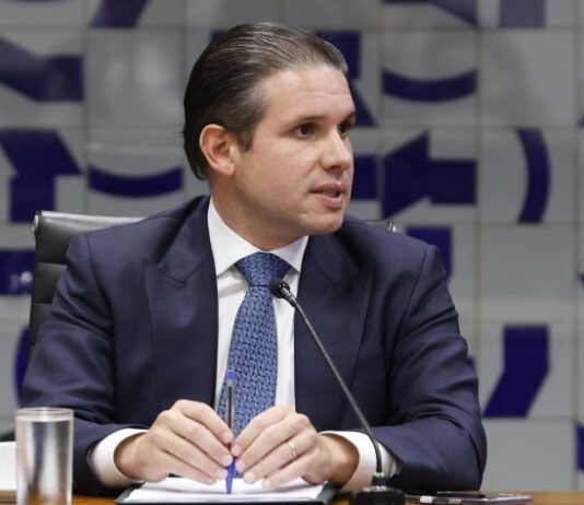 Motta afirma que proposta que estabelece o fim da jornada 6×1 pode ser votada em maio no Plenário