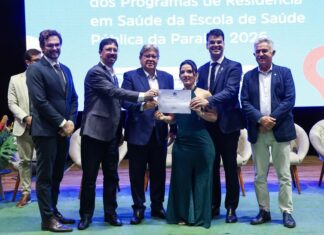 João Azevêdo prestigia cerimônia de conclusão dos Programas de Residência da ESP e destaca avanços na Saúde da PB