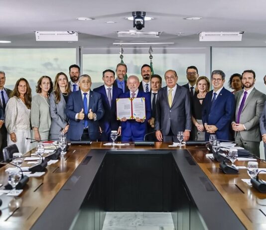 Lula sanciona Lei Antifacção e defende prisão de magnatas do crime