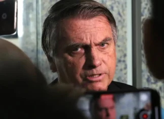 Defesa diz que Bolsonaro não tinha conhecimento sobre vídeo de Eduardo