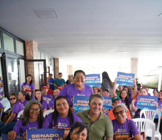 De mãos dadas com os garis: Efraim reforça compromisso com os profissionais em encontro estadual da categoria