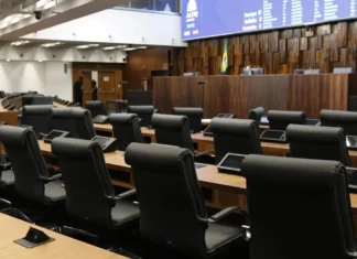 Proposições legislativas sobre IA favorecem controle e vigilância