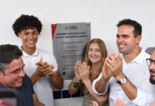 Governador Lucas Ribeiro entrega escola reformada, visita obra e fortalece cadeia produtiva do mel no Sertão
