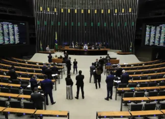 Minirreforma eleitoral limita e parcela multas de partidos