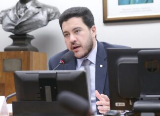 Deputado diz que fim da “taxa das blusinhas” beneficia consumidor de baixa renda