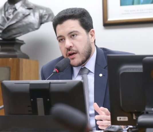 Deputado diz que fim da “taxa das blusinhas” beneficia consumidor de baixa renda