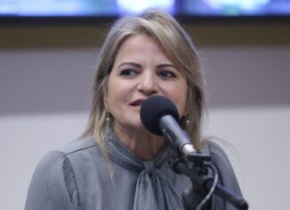 Comissão aprova política de apoio a cuidadores de idosos dependentes