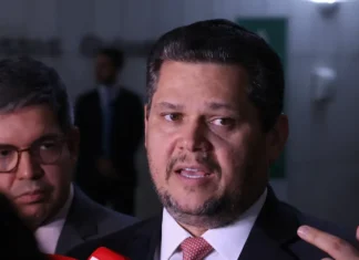 Alcolumbre envia PEC do fim da escala 6×1 para CCJ do Senado