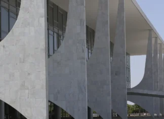 Governo abre processo de reciprocidade contra tarifas dos EUA