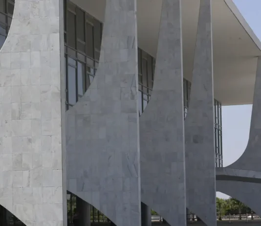 Governo abre processo de reciprocidade contra tarifas dos EUA