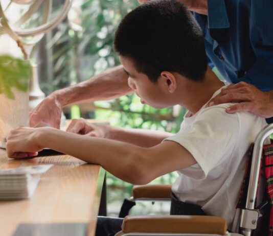 Projeto inclui estudantes com deficiência em regime escolar especial