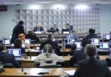 Projeto extingue margem de cartão de crédito em empréstimo consignado do INSS